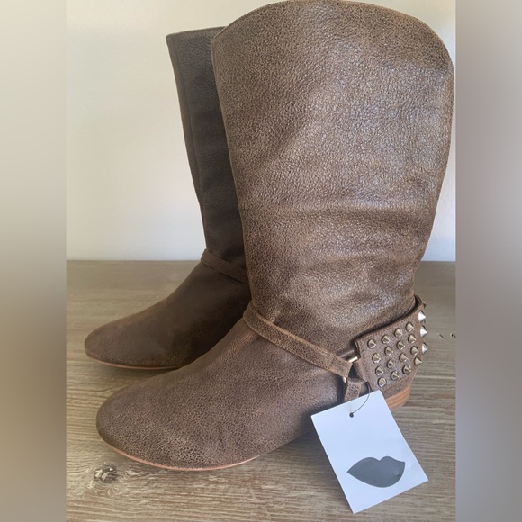 Be & D Shoes - BE & D Brown Distressed Leather Boots